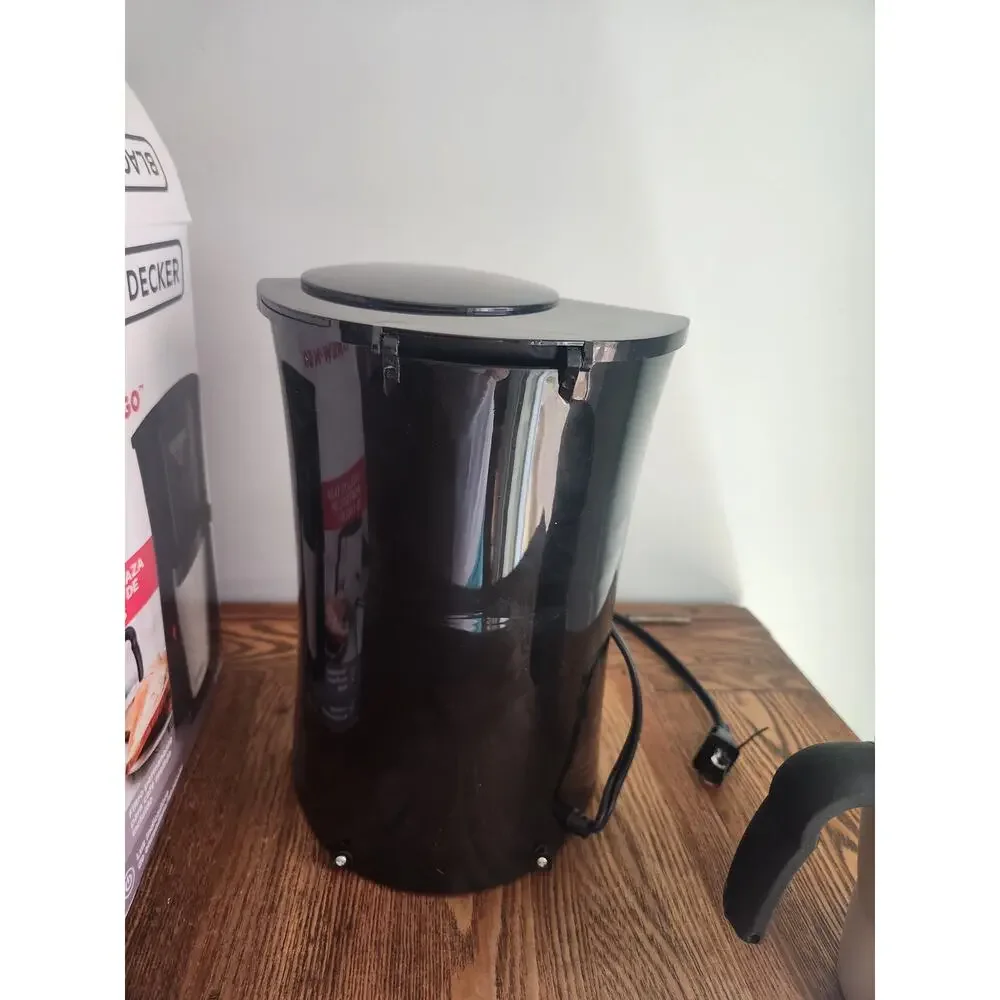 Black & Decker Brew'n Go Personal Coffeemaker w box and Travel Mug